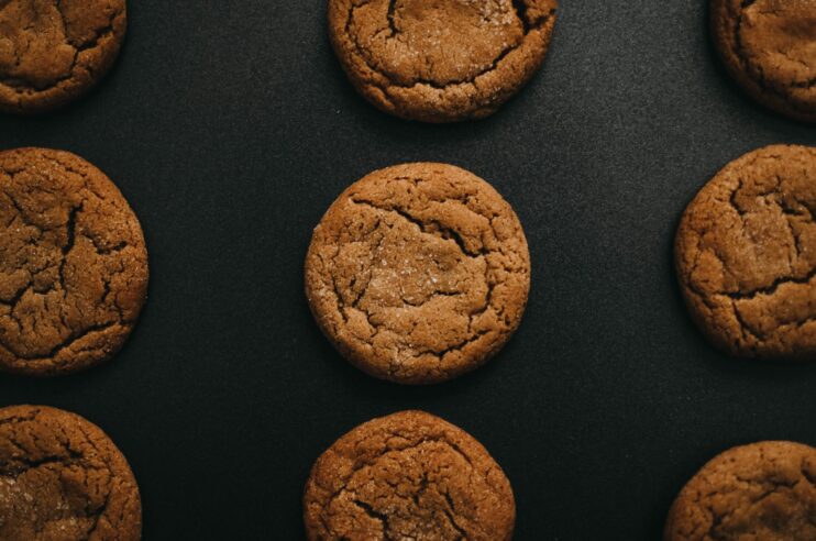 Brown cookies in pan