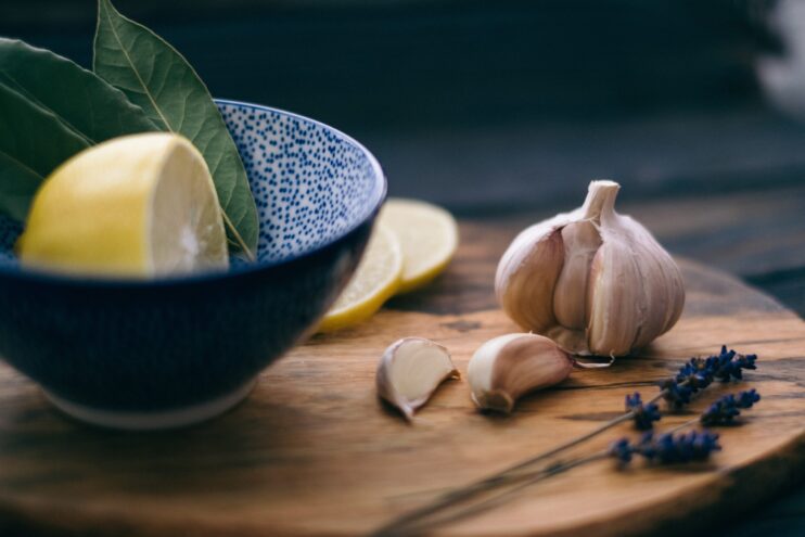 picture of garlic and lemon in cup